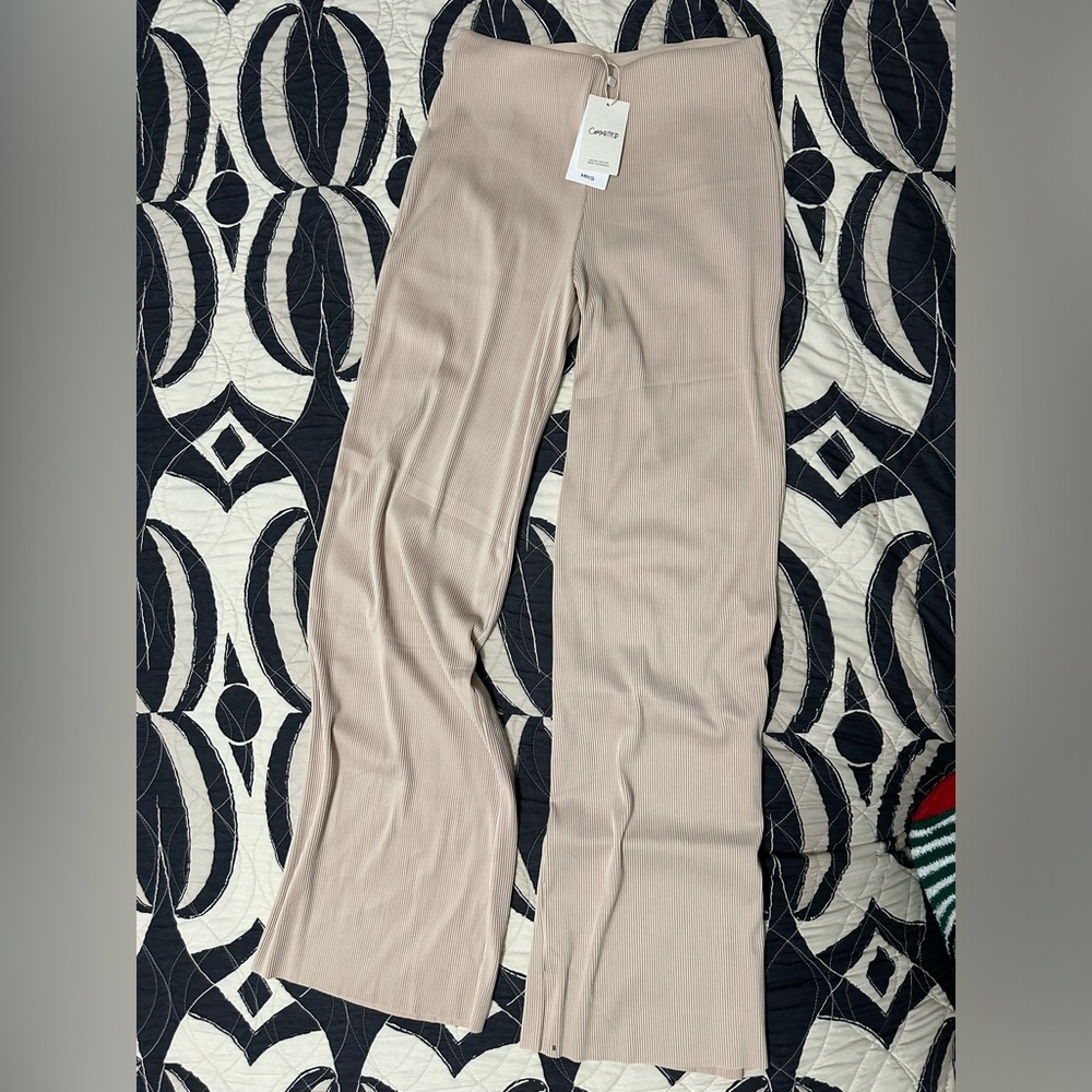 Mango pleated palazzo pants. New with tags. Pet and smoke free home.